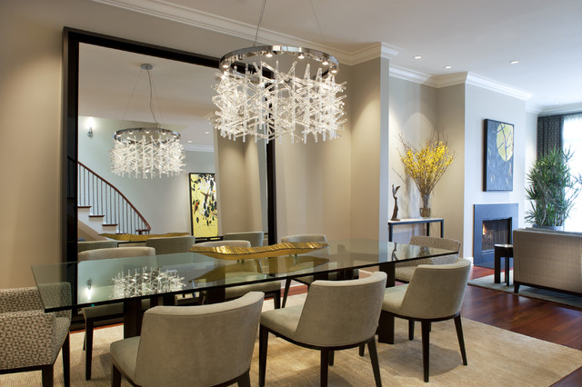 large mirror feature in apartment