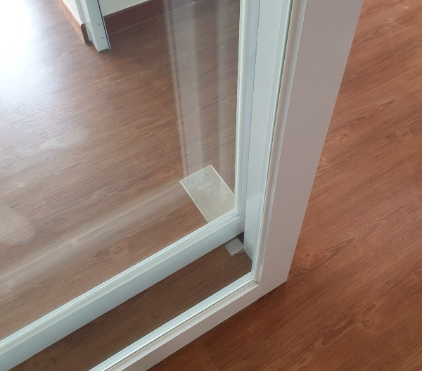 sealant in glass frame
