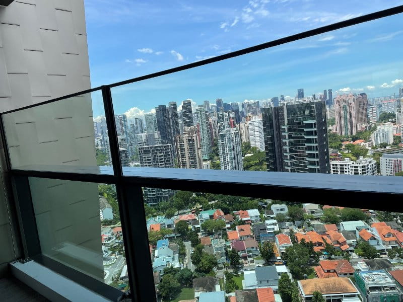 Height extension of glass railing